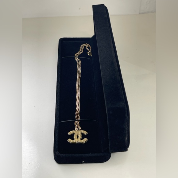 CHANEL CC Logo Gold Tone chocolate bar pendant Necklace - Picture 9 of 9